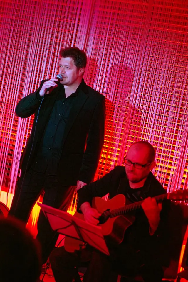 Krzysztof Kiljański na scenie Jazz Club Papaja