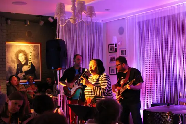 Grażyna Łobaszewska & Ajagore na scenie Jazz Club Papaja