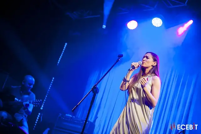 Dorota Miśkiewicz na scenie Jazz Club Papaja