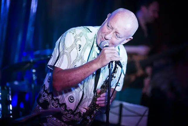 Henryk Miśkiewicz na scenie Jazz Club Papaja